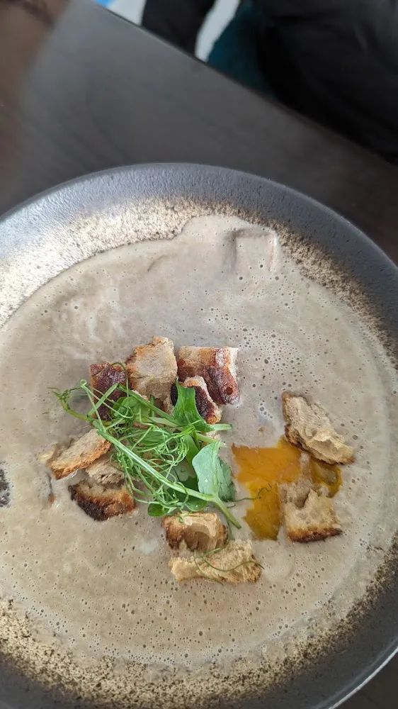 Œuf Parfait Sur Velouté de Courges Et Curry